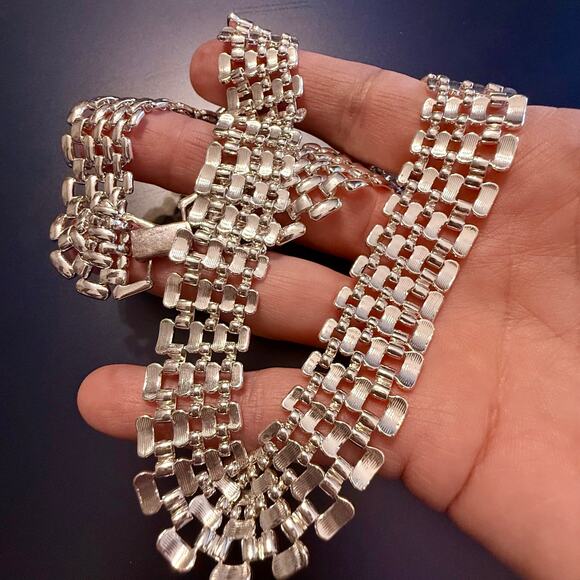 Vintage NAPIER Signed Silver Tone Mesh Collar Necklace - Picture 9 of 9